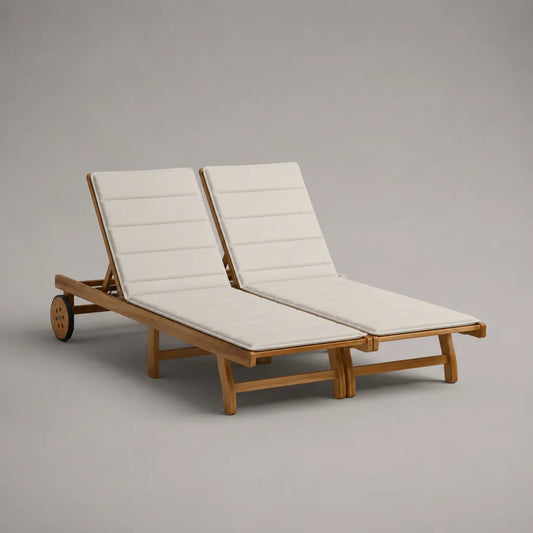 Gartenliegen im 2er-Set aus Akazien-Massivholz mit Auflagen, verstellbaren Rückenlehnen und Rollen, Naturbraun und Cremeweiß, je 200 × 65 × 35 cm